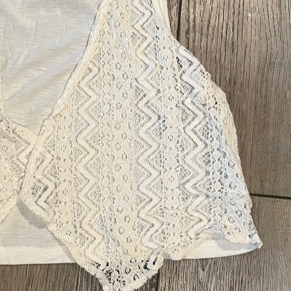 Girls knit/lace vest, creamy white color, sz XL. - Picture 3 of 3